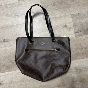 Coach Gallery Tote Shoulder Bag in Brown F79609